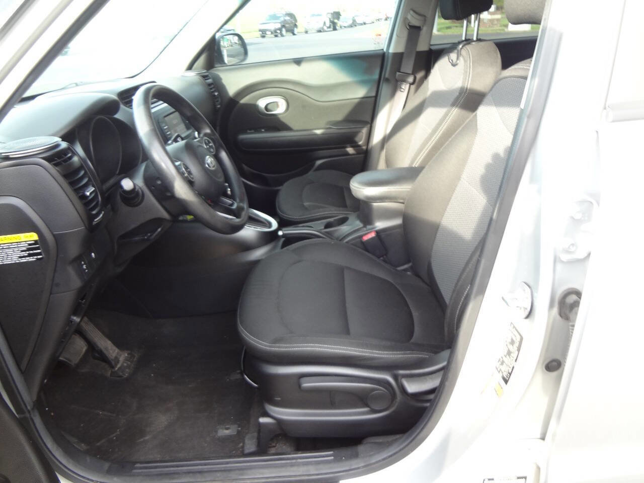 Used 2017 Kia Soul + image 8