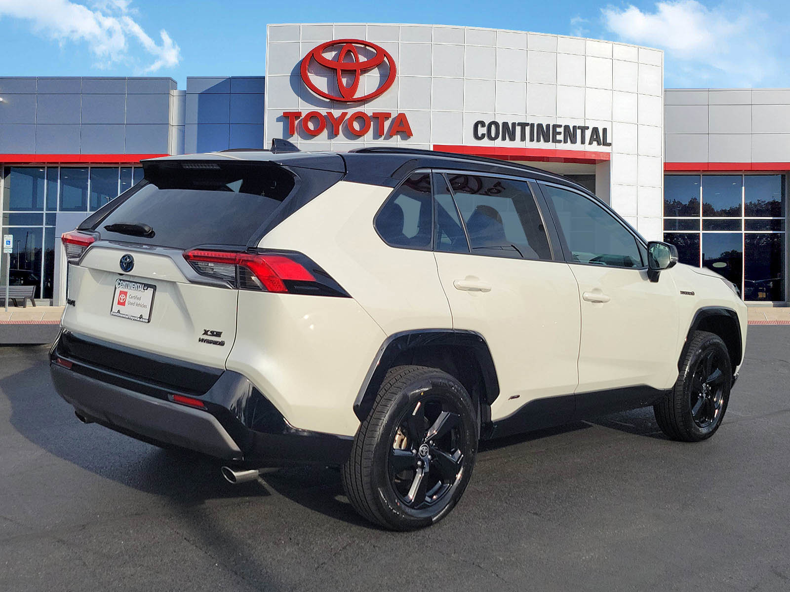 Certified 2021 Toyota RAV4 XSE w/ XSE Grade Weather Package AWD/4WD image 5