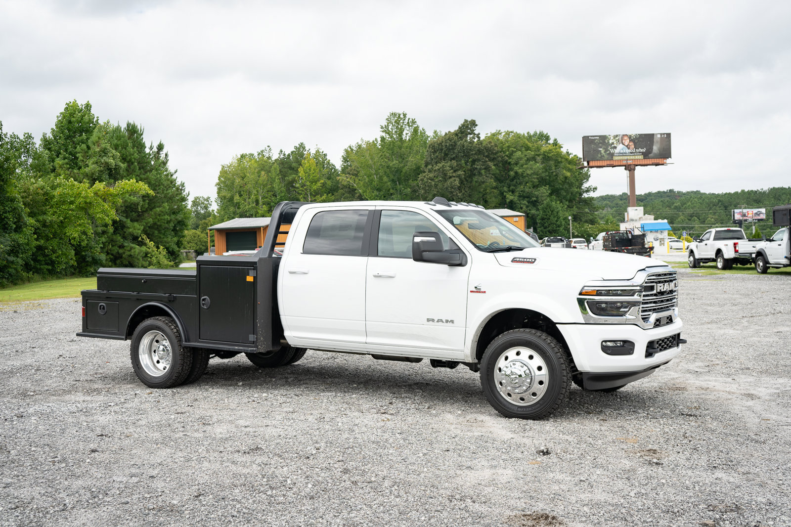 New 2026 RAM 4500 4x4 Crew Cab DRW w/ Laramie Trim Package image 25