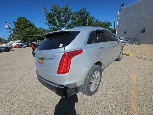 Used 2017 Cadillac XT5 Luxury w/ Driver Awareness Package FWD image 3
