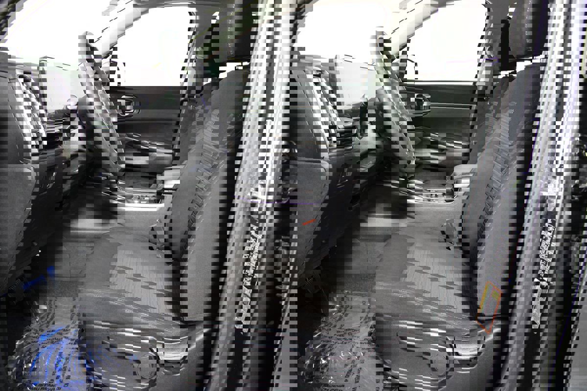 Used 2024 Kia Sorento LX image 9