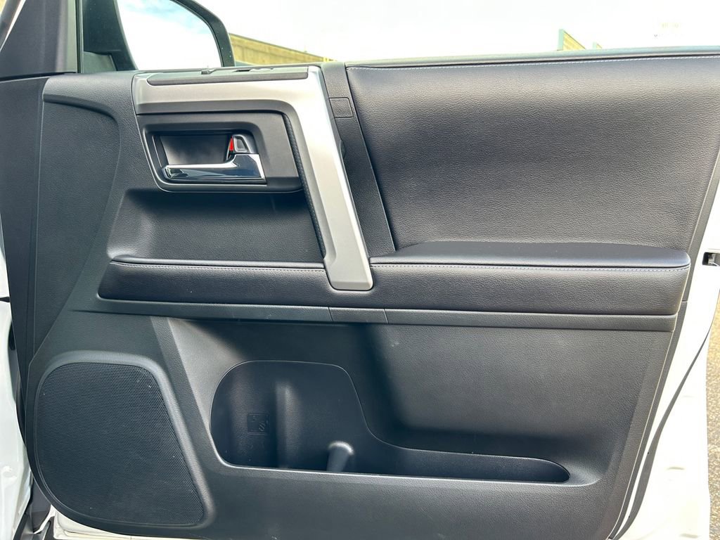 Used 2016 Toyota 4Runner SR5 image 25