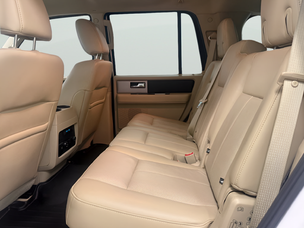 Used 2017 Ford Expedition XLT w/ Equipment Group 202A RWD image 13