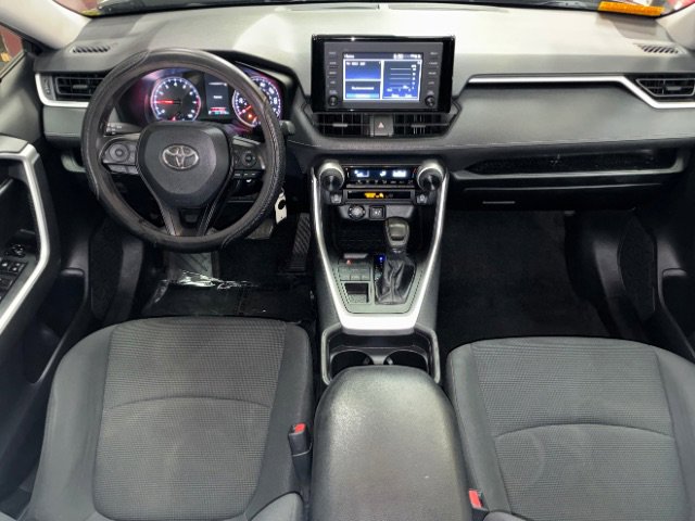 Used 2019 Toyota RAV4 LE image 17