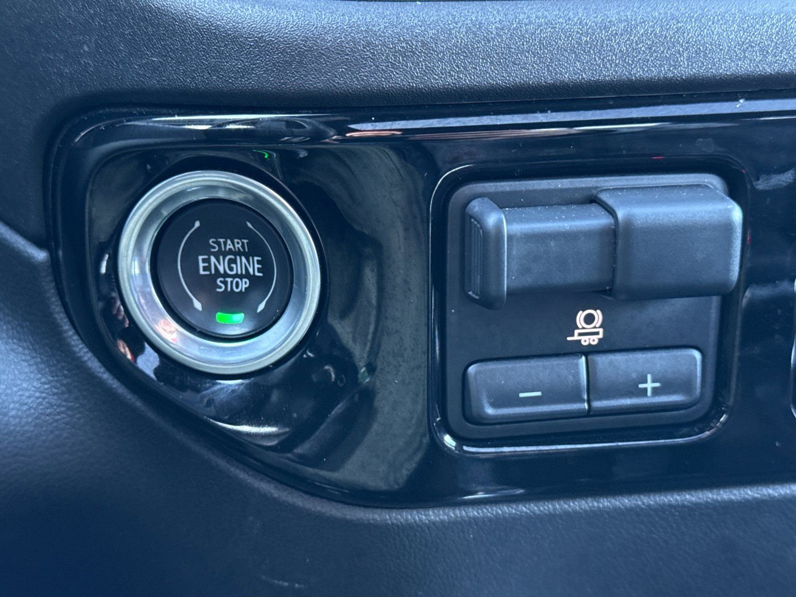 Used 2024 Chevrolet Silverado 1500 High Country w/ Technology Package image 26