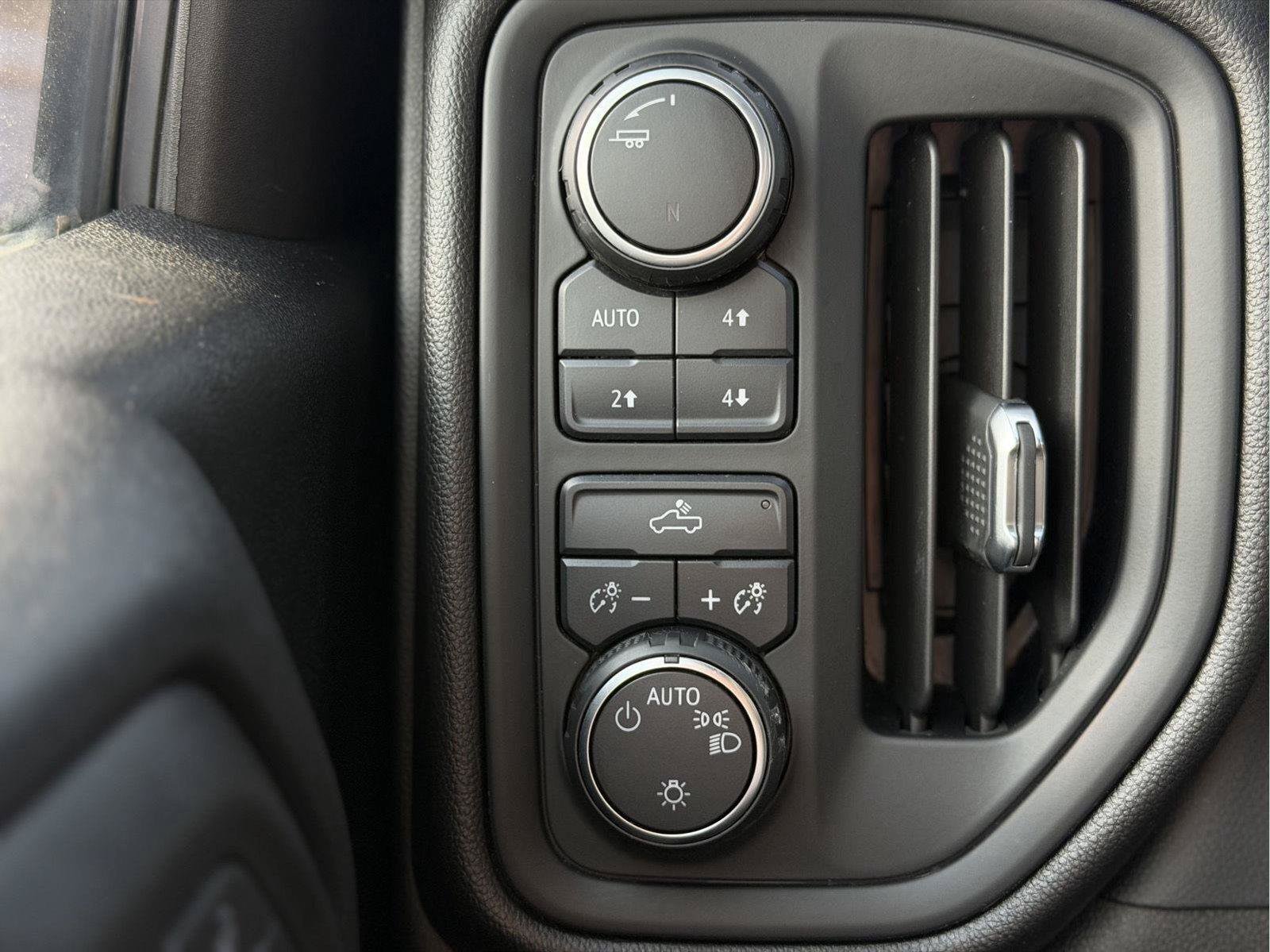 Used 2020 Chevrolet Silverado 1500 Custom Trail Boss w/ Custom Convenience Package AWD/4WD image 19
