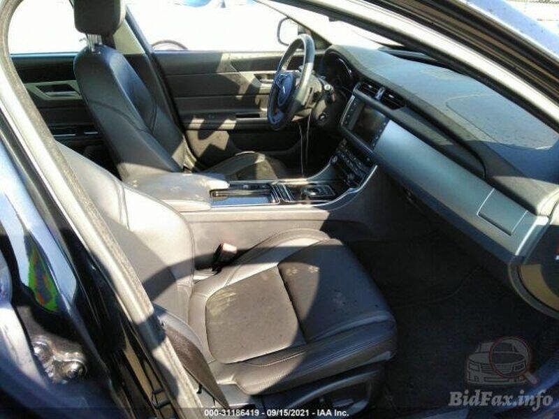 Used 2017 Jaguar XF Premium image 9
