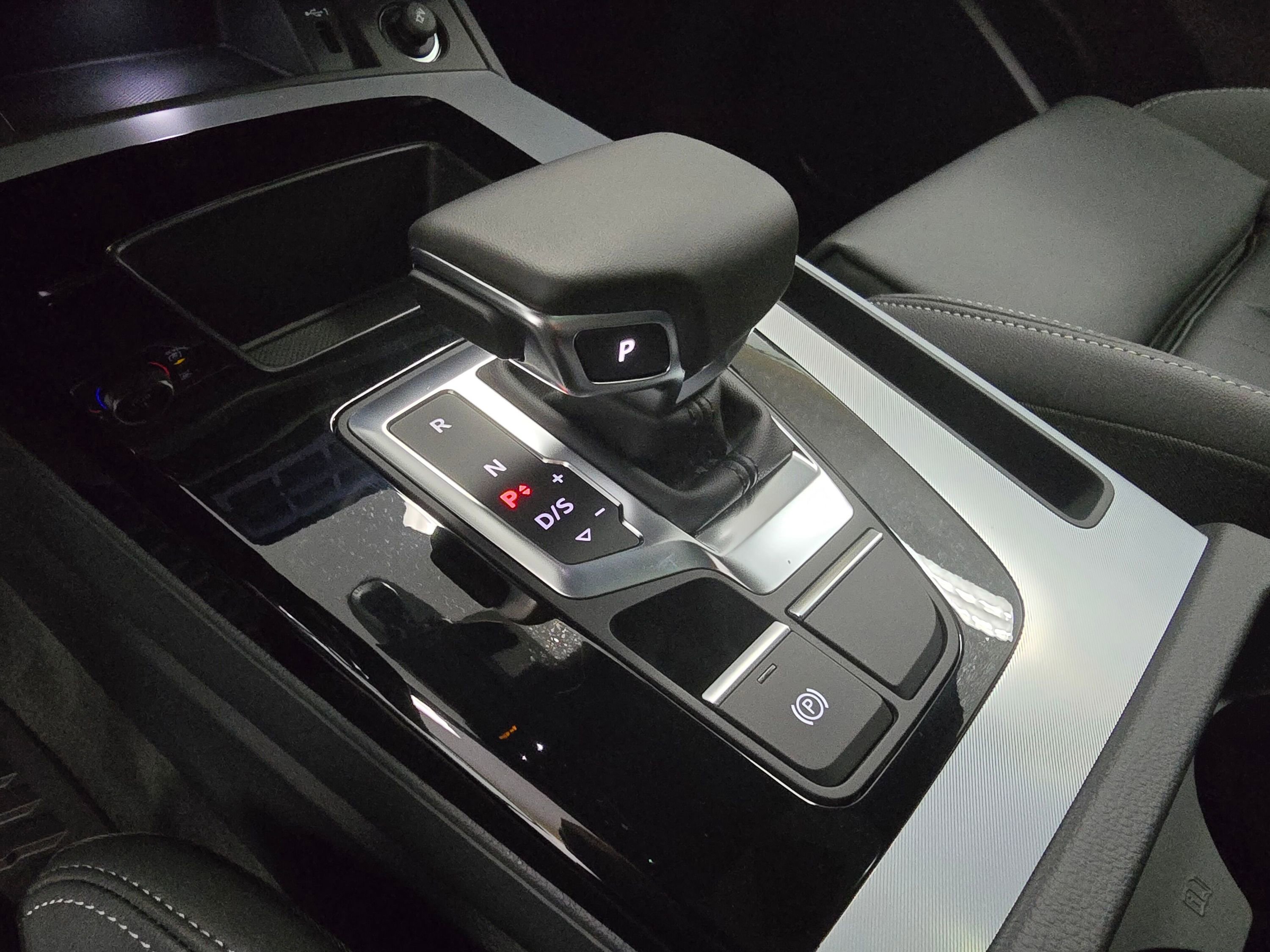 Certified 2025 Audi Q5 2.0T Premium w/ Convenience Plus Package image 16