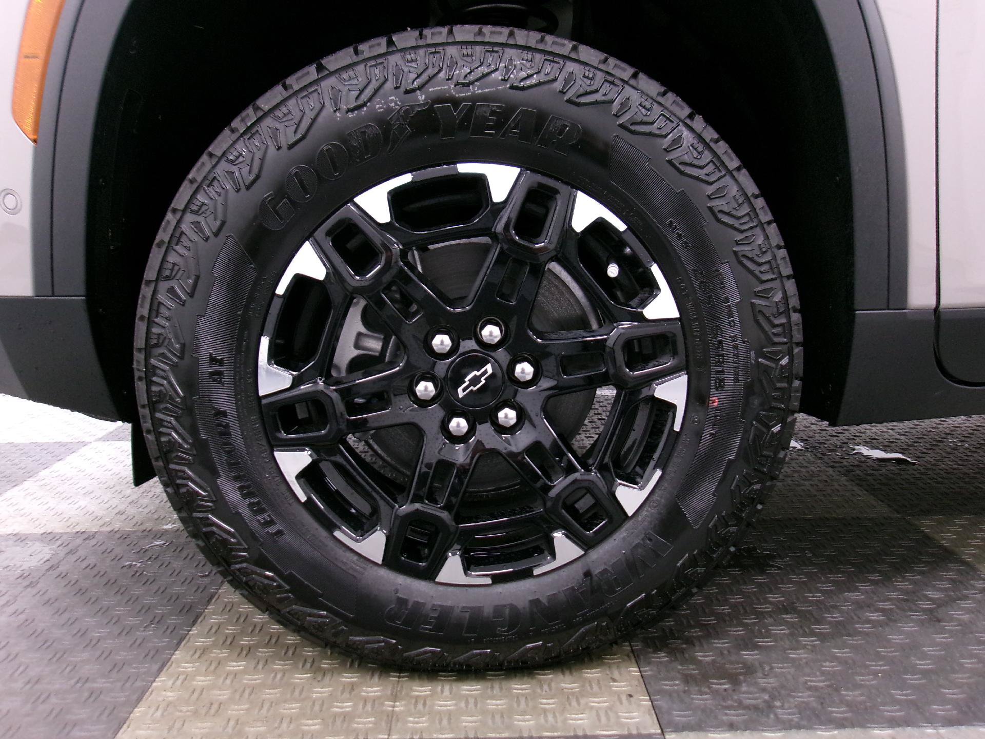 New 2027 Chevrolet Traverse Z71 w/ Enhanced Driving Package AWD/4WD image 18