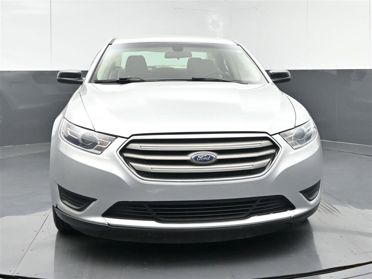 Used 2019 Ford Taurus SE FWD image 2