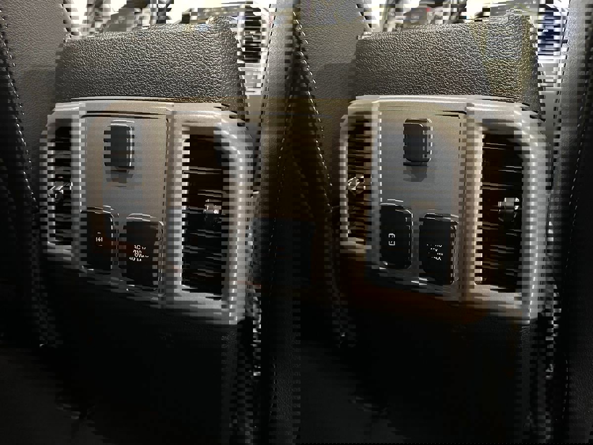 Used 2021 Ford F350 Lariat image 16