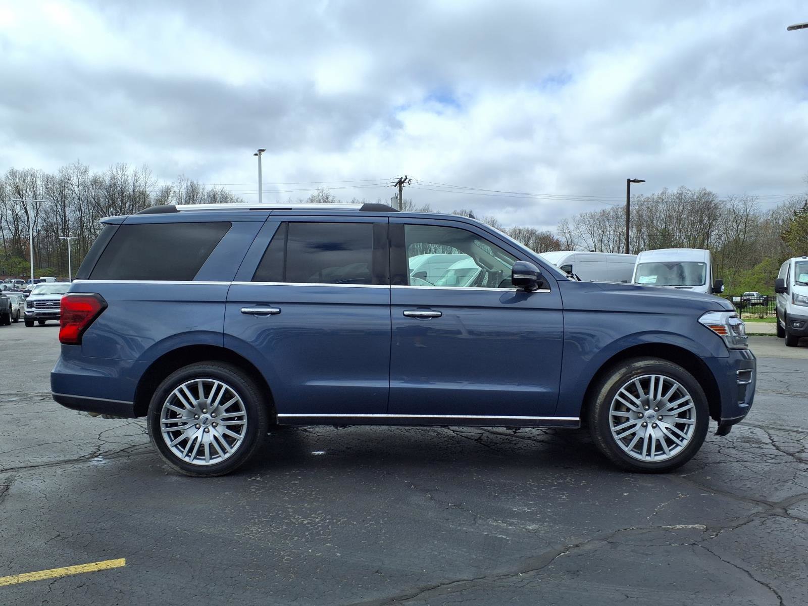 Used 2023 Ford Expedition Limited AWD/4WD image 4