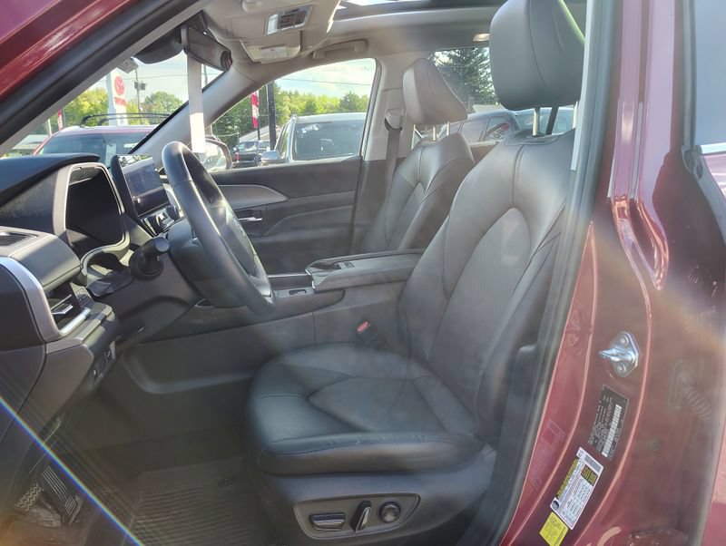 Used 2024 Toyota Grand Highlander AWD Hybrid image 9