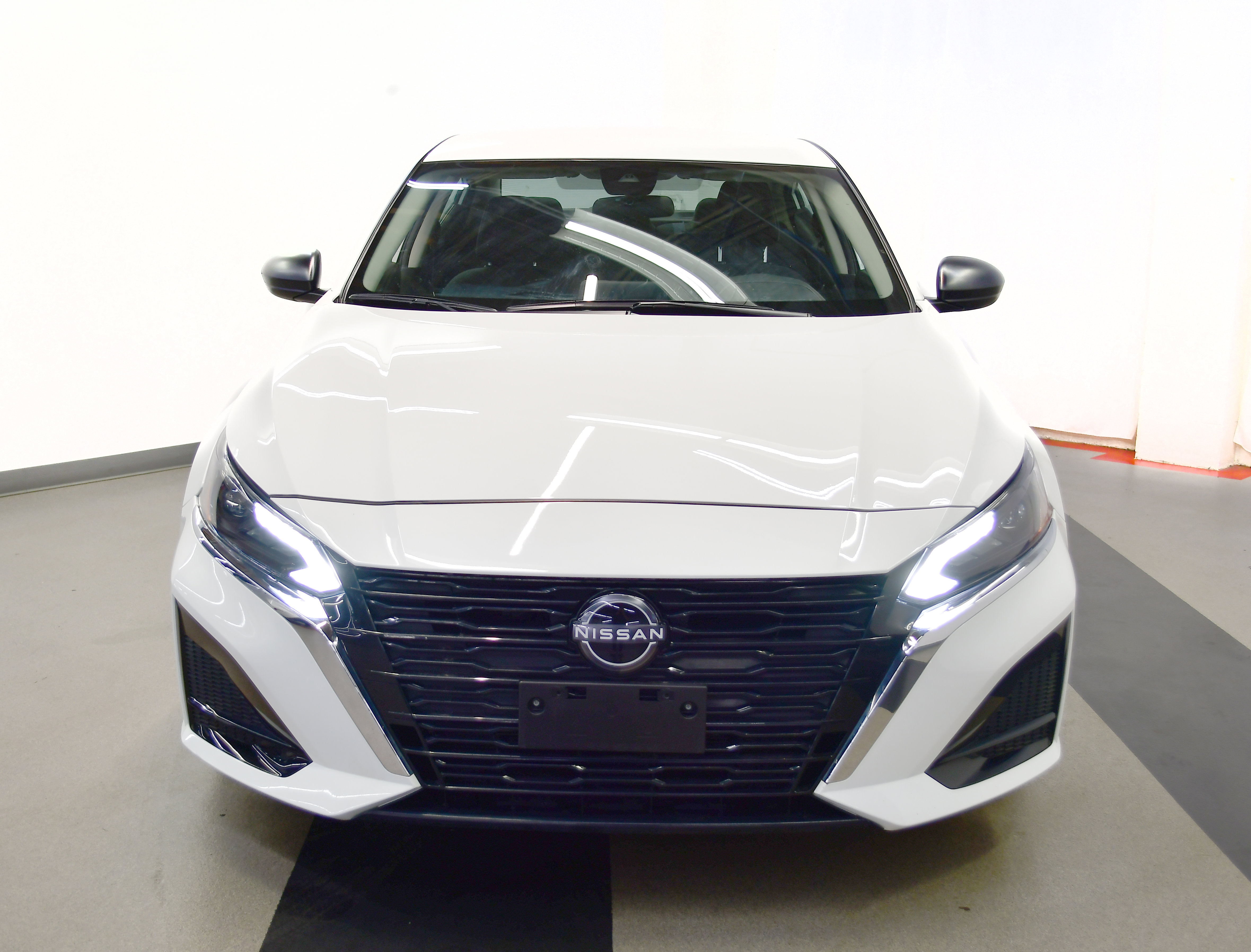 Used 2025 Nissan Altima 2.5 SV image 3