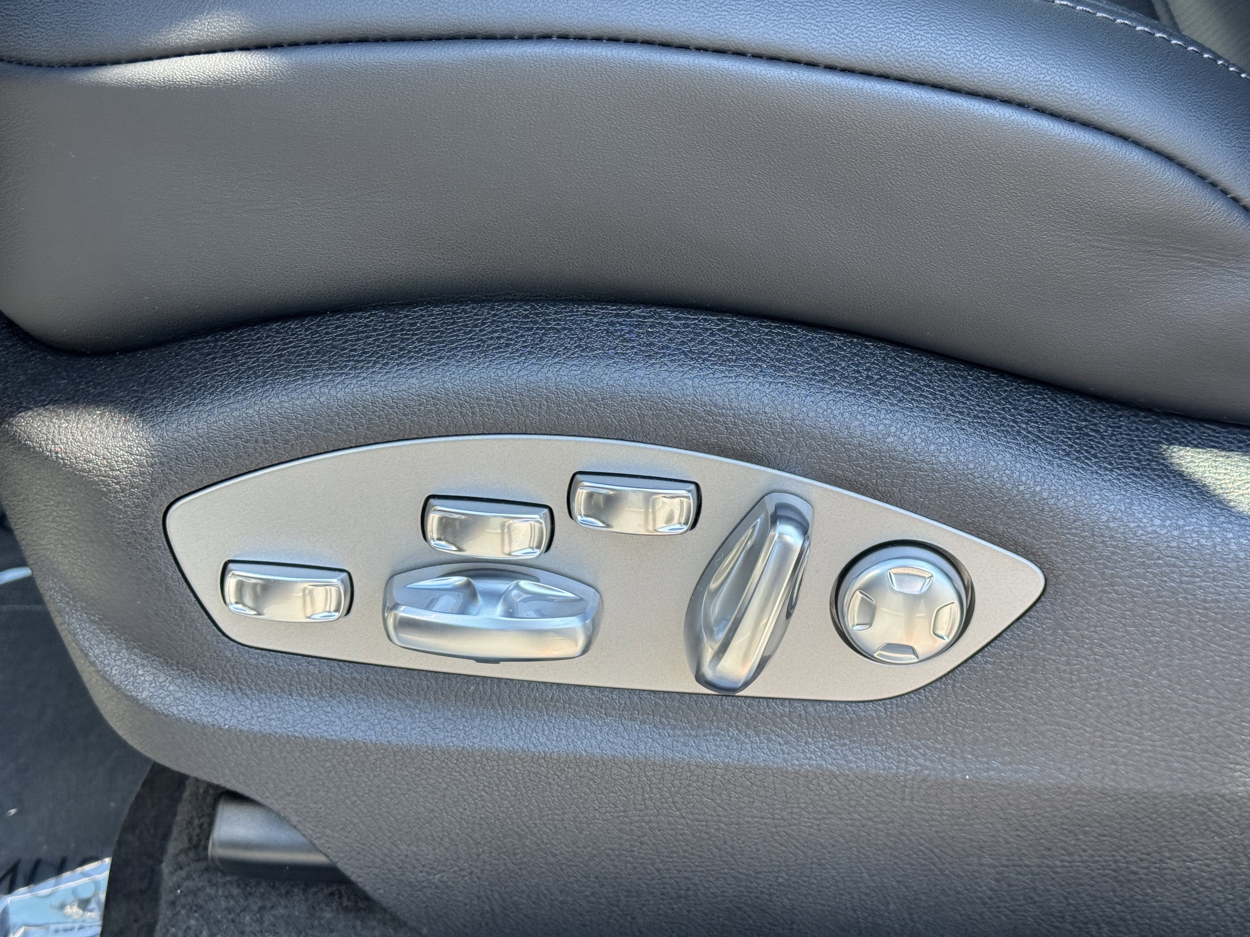 New 2026 Porsche Macan image 23