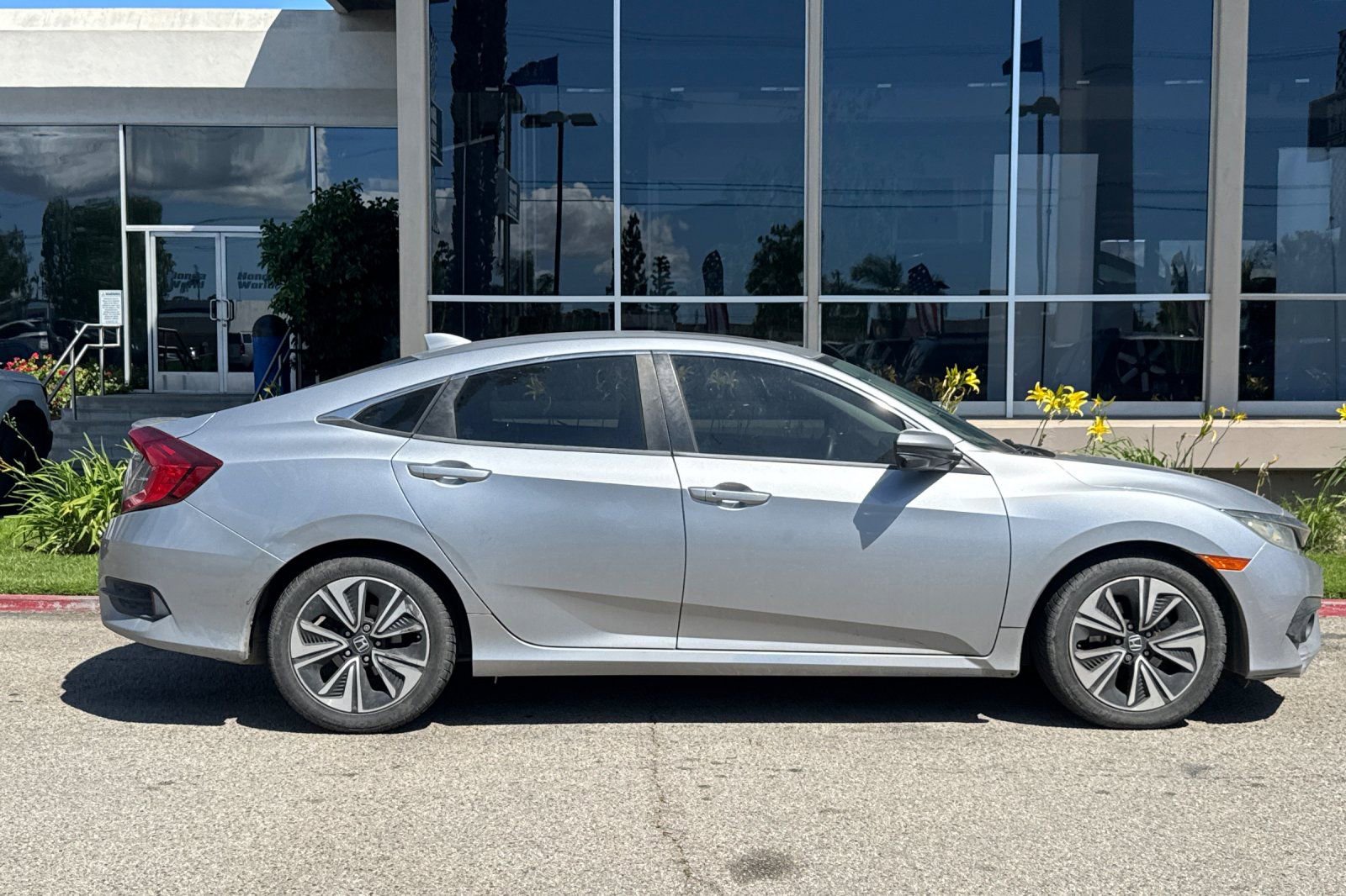 Used 2018 Honda Civic EX-T image 4