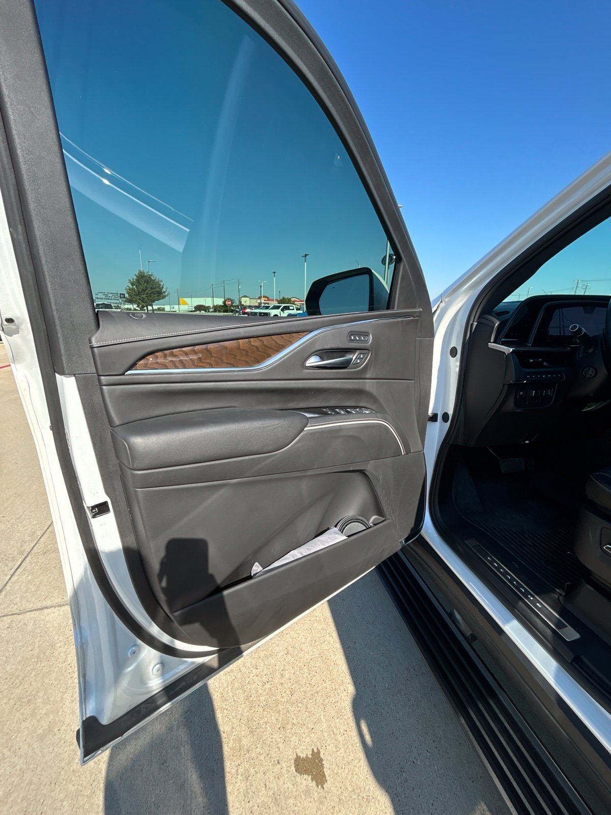 Used 2024 Cadillac Escalade Sport Platinum w/ LPO, ONYX Package AWD/4WD image 15