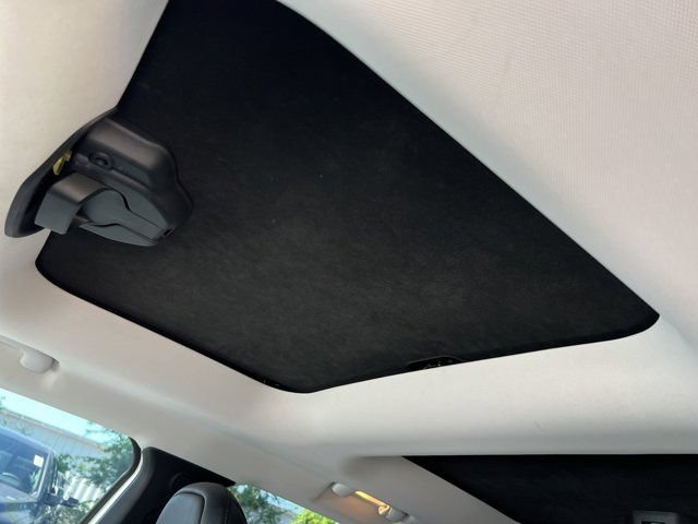 Used 2016 Jeep Renegade Limited FWD image 26