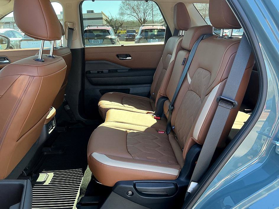 New 2026 Nissan Pathfinder Platinum image 22