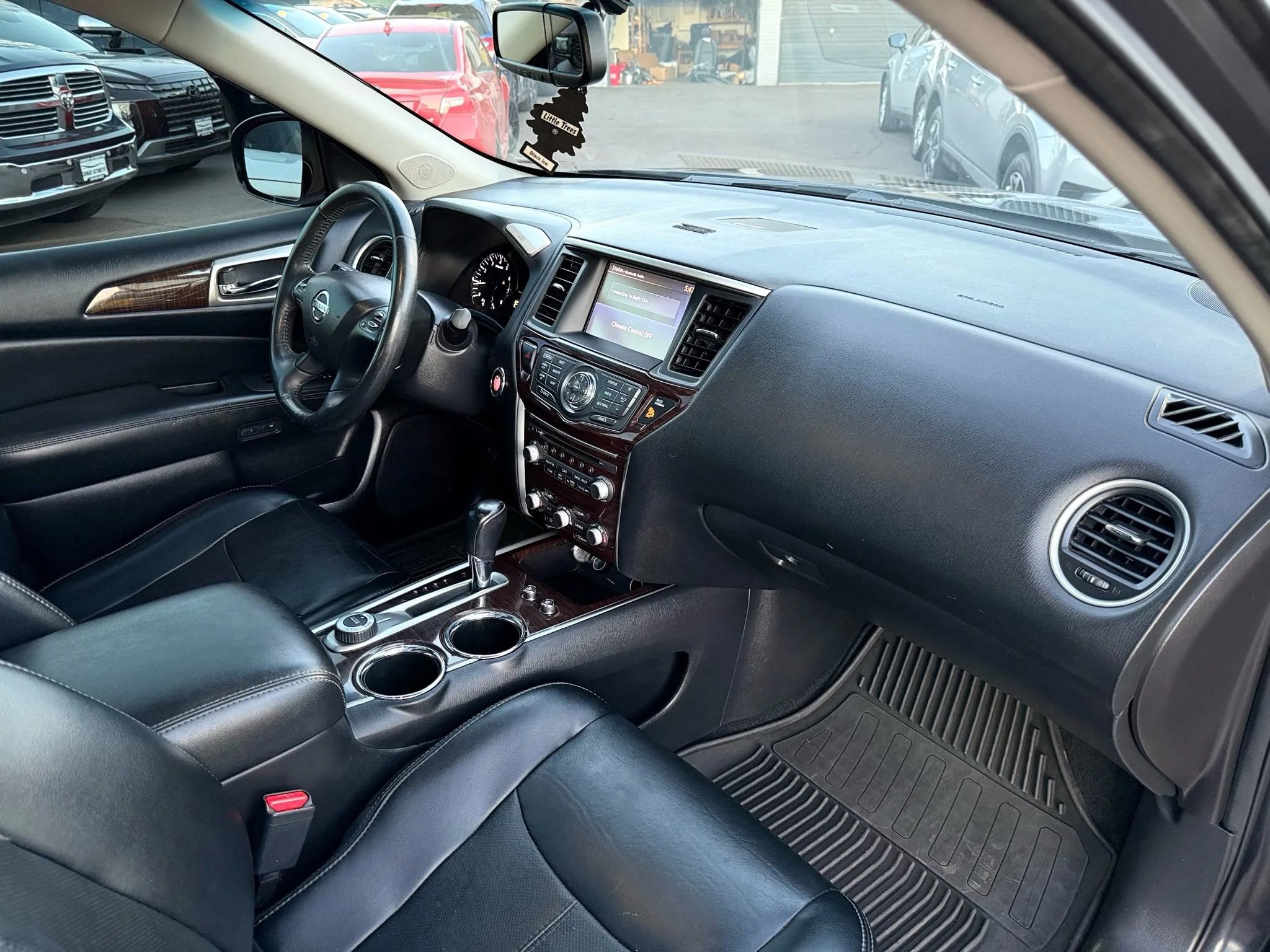 Used 2014 Nissan Pathfinder Platinum w/ Platinum Premium Package image 21