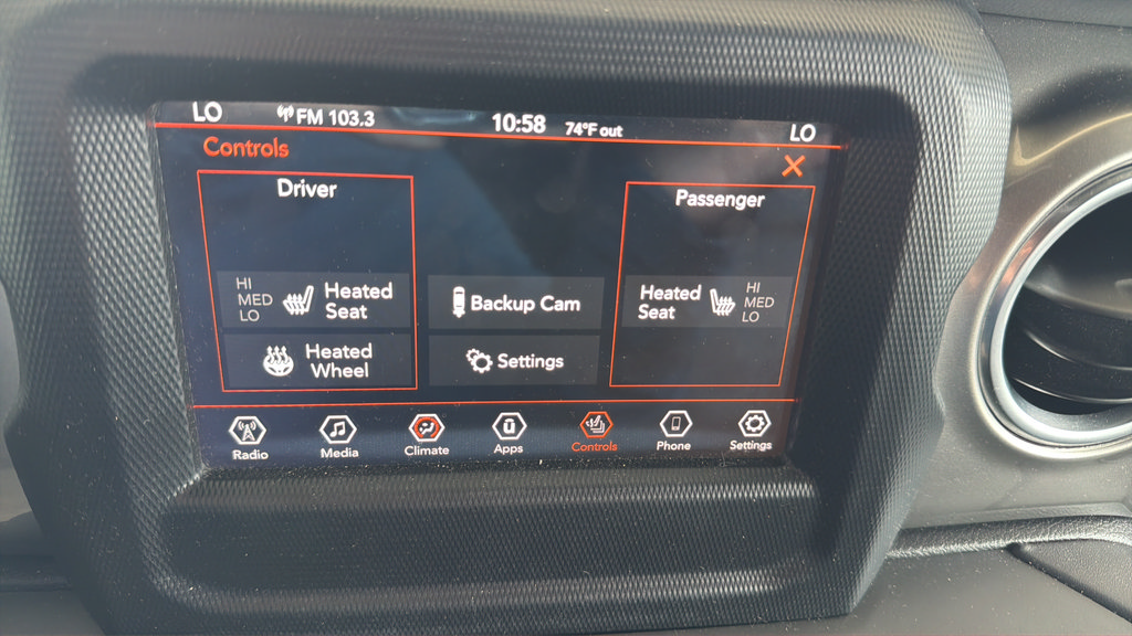 Used 2018 Jeep Wrangler Unlimited Sahara w/ Safety Group AWD/4WD image 26
