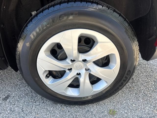 Used 2024 Toyota RAV4 LE AWD/4WD image 9