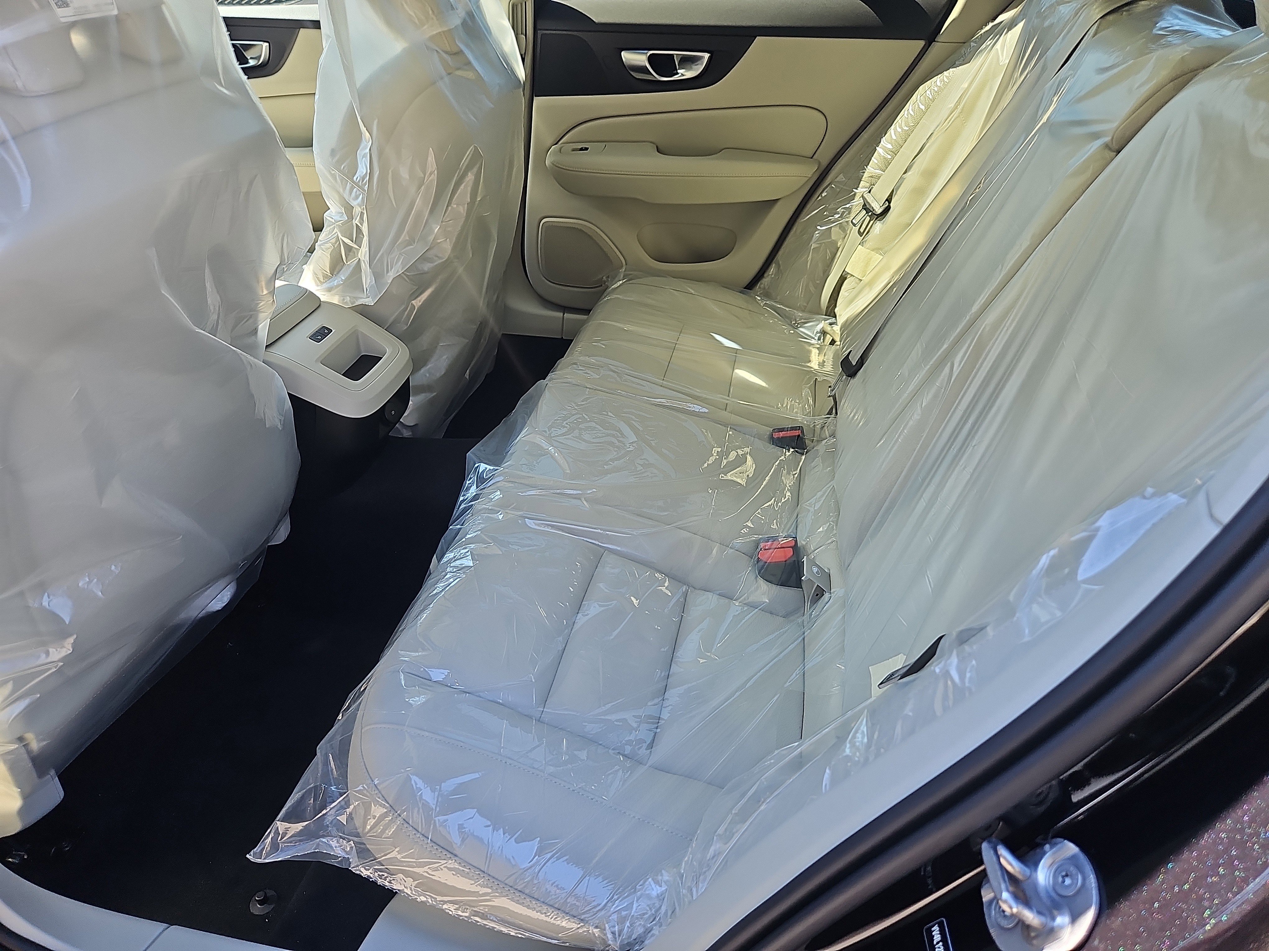 New 2026 Volvo V60 B5 Cross Country Plus w/ Protection Package Premier image 21