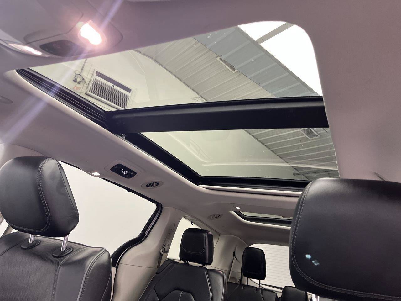 Used 2018 Chrysler Pacifica Limited FWD image 7