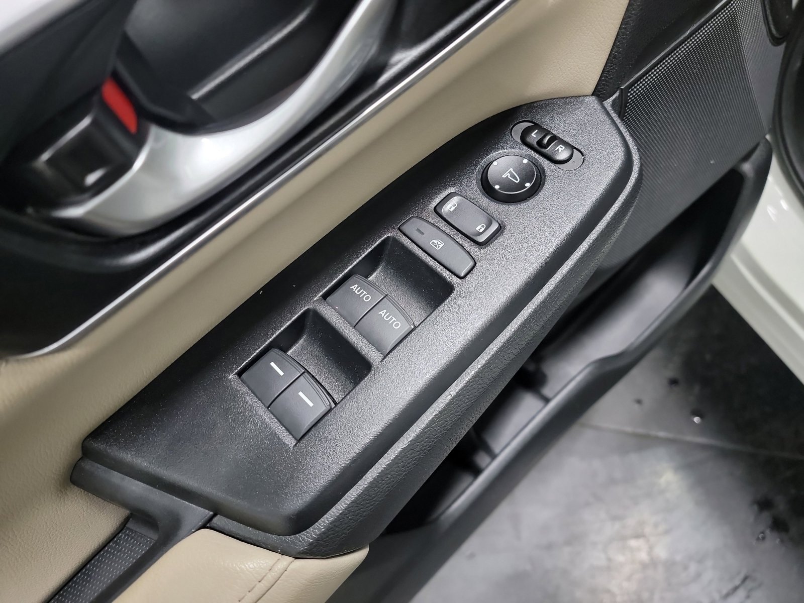 Used 2017 Honda CR-V Touring image 14