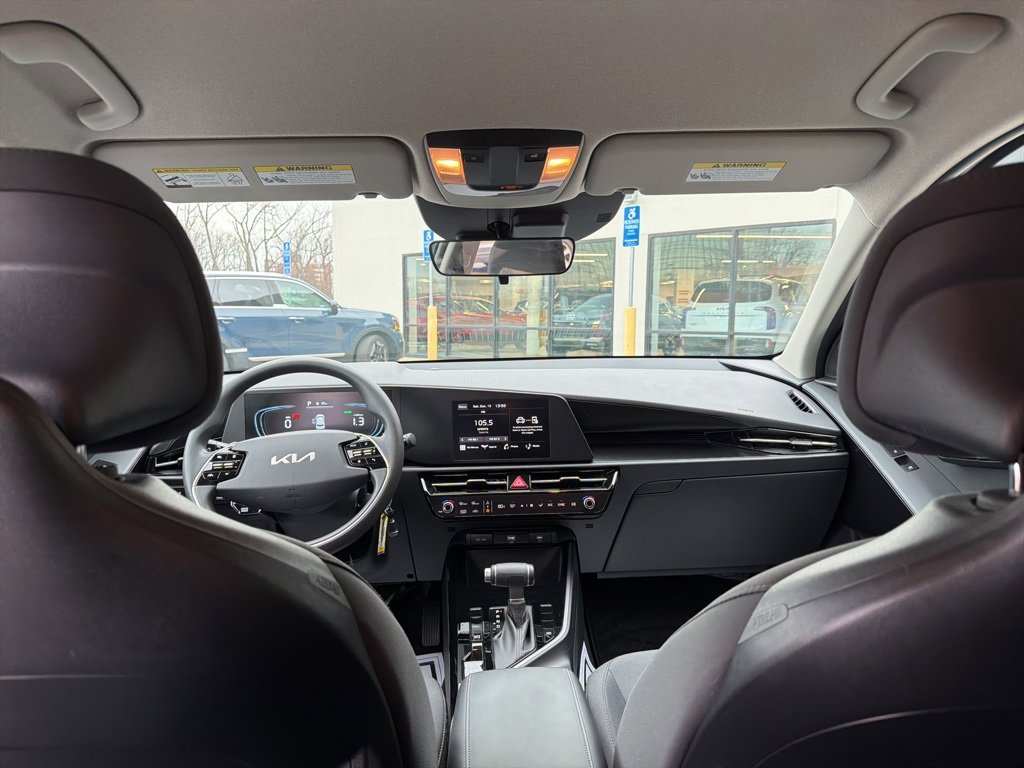Certified 2025 Kia Niro LX image 24