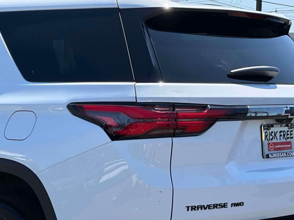 Used 2023 Chevrolet Traverse RS w/ LPO, Floor Liner Package AWD/4WD image 9