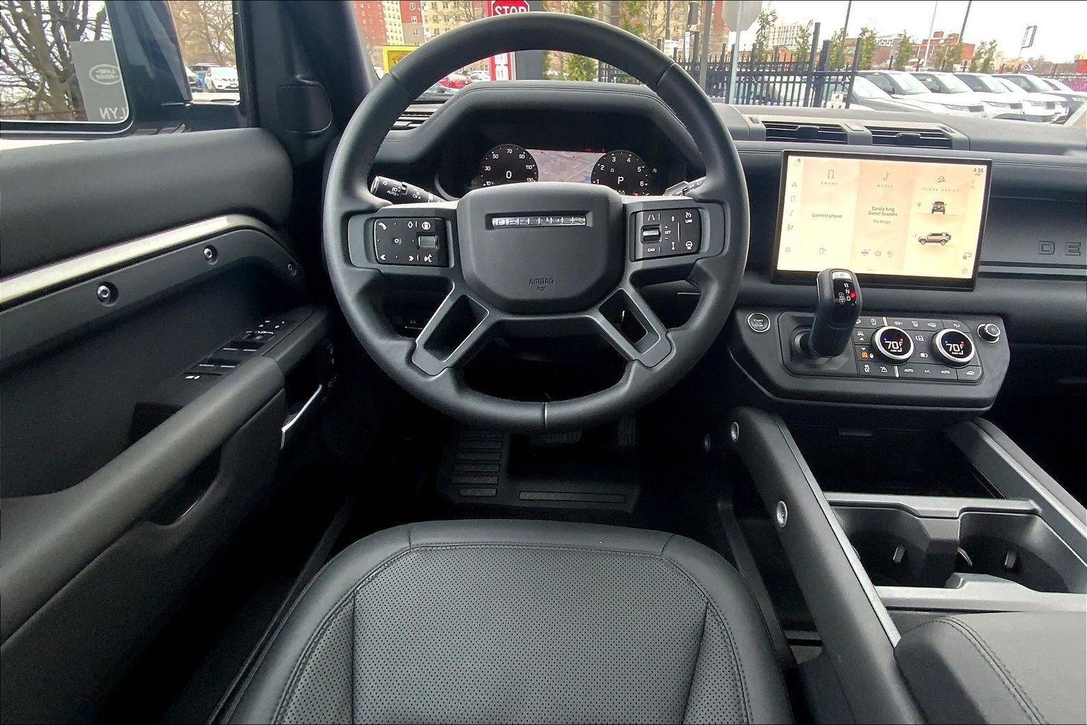 Used 2025 Land Rover Defender 110 X-Dynamic SE image 5