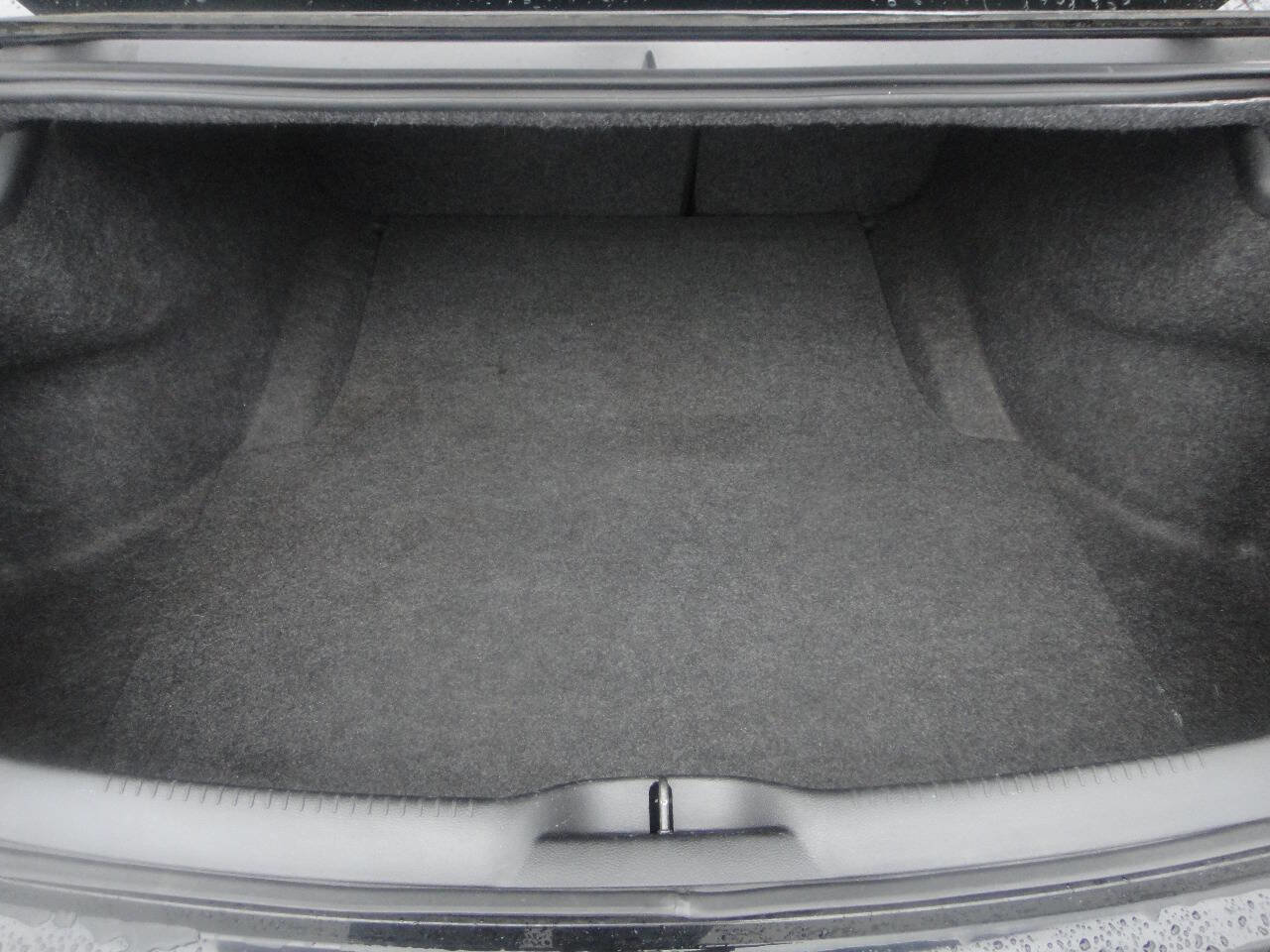 Used 2019 Chrysler 300 Touring w/ Sport Appearance Package image 12