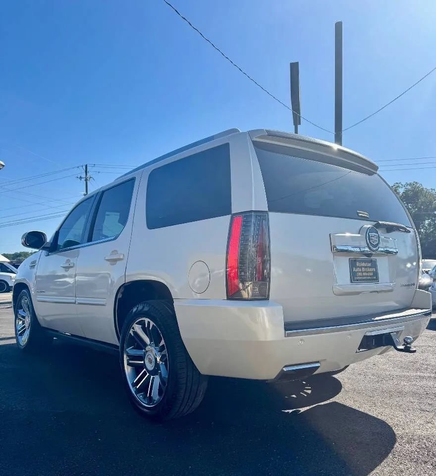 Used 2013 Cadillac Escalade Premium AWD/4WD image 3