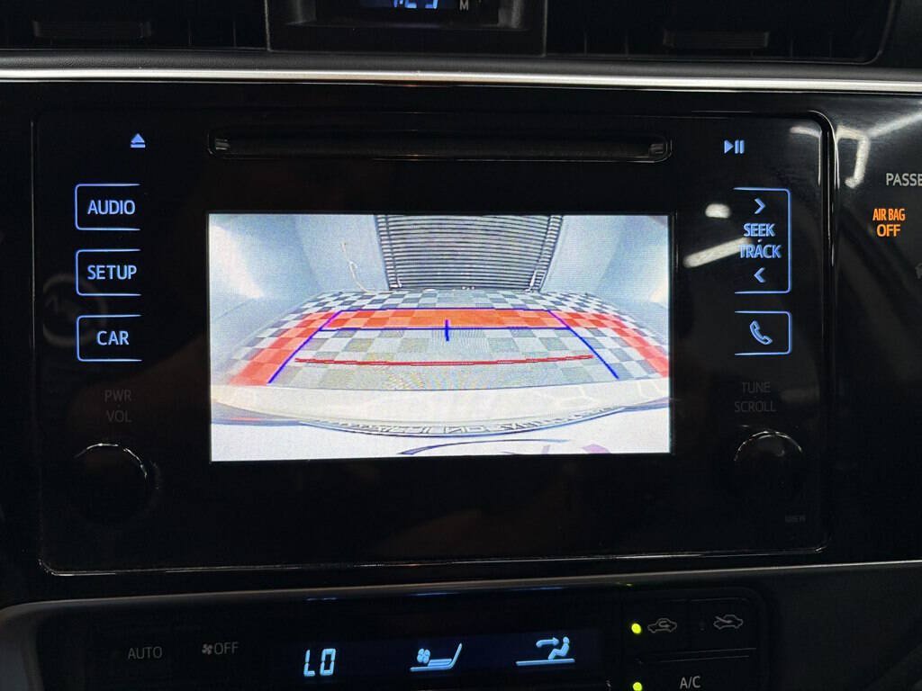 Used 2017 Toyota Corolla LE FWD image 18