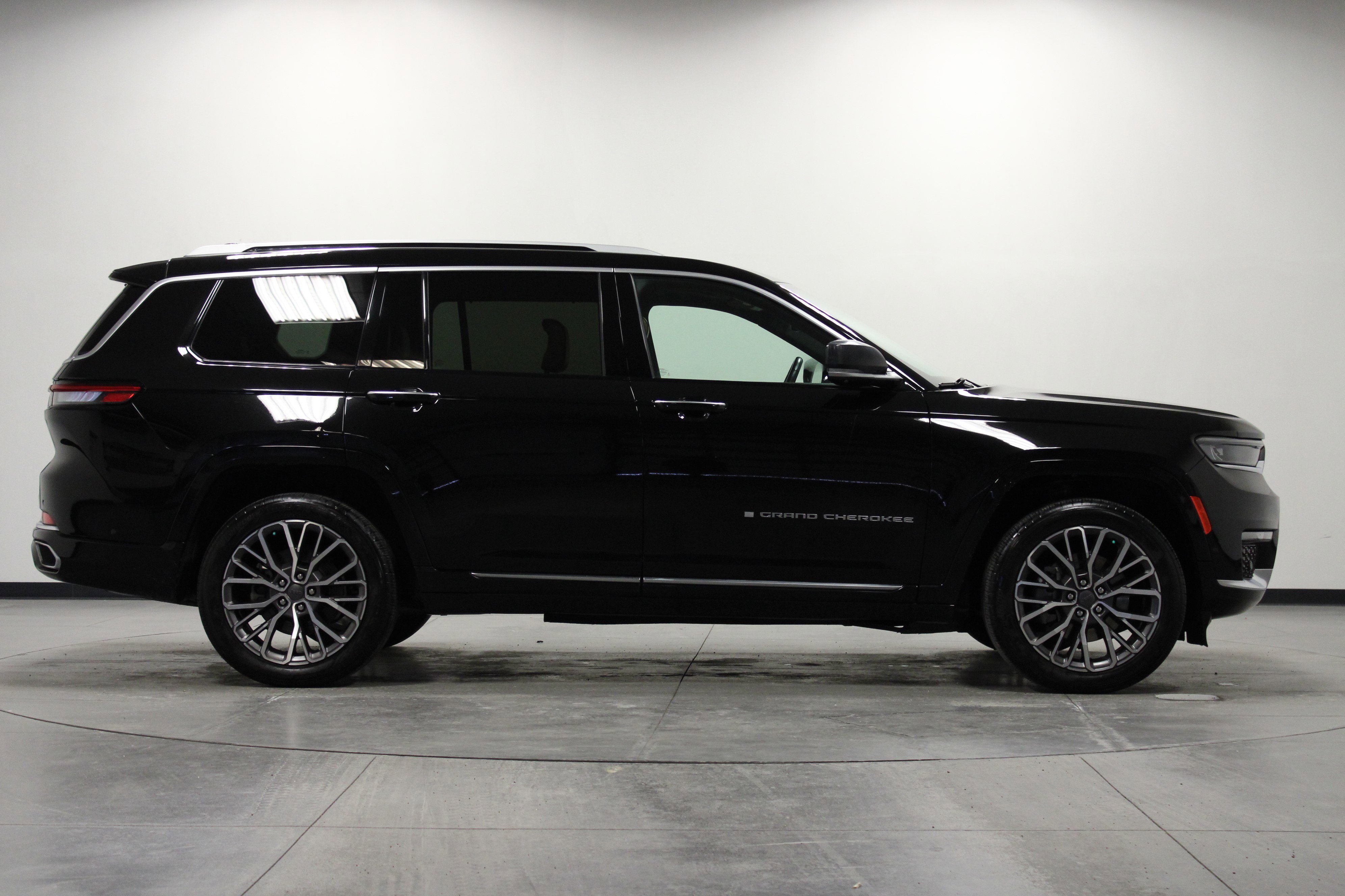 Used 2021 Jeep Grand Cherokee L Summit image 3