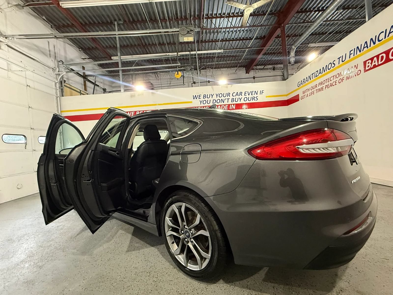 Used 2020 Ford Fusion Titanium FWD image 23