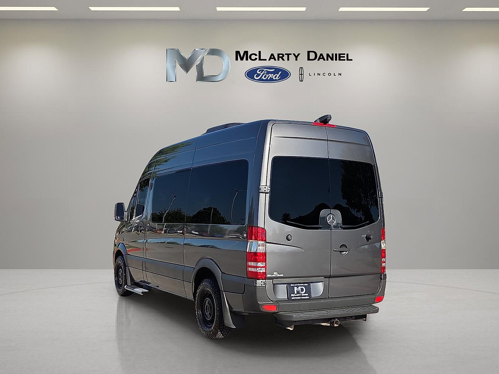 Used 2018 Mercedes-Benz Sprinter 2500 image 4
