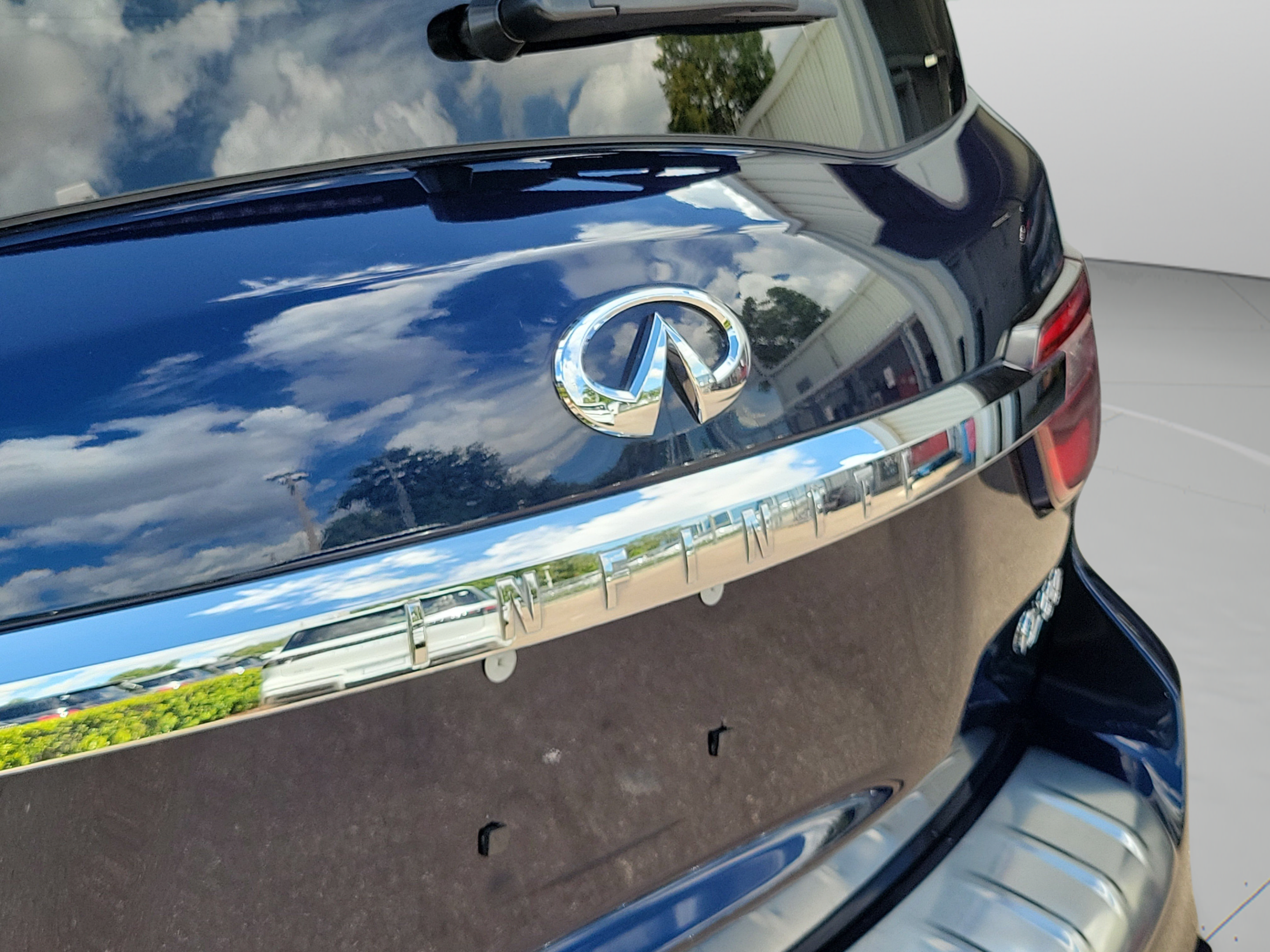 Used 2019 INFINITI QX80 Luxe w/ 22" Wheel Package RWD image 29