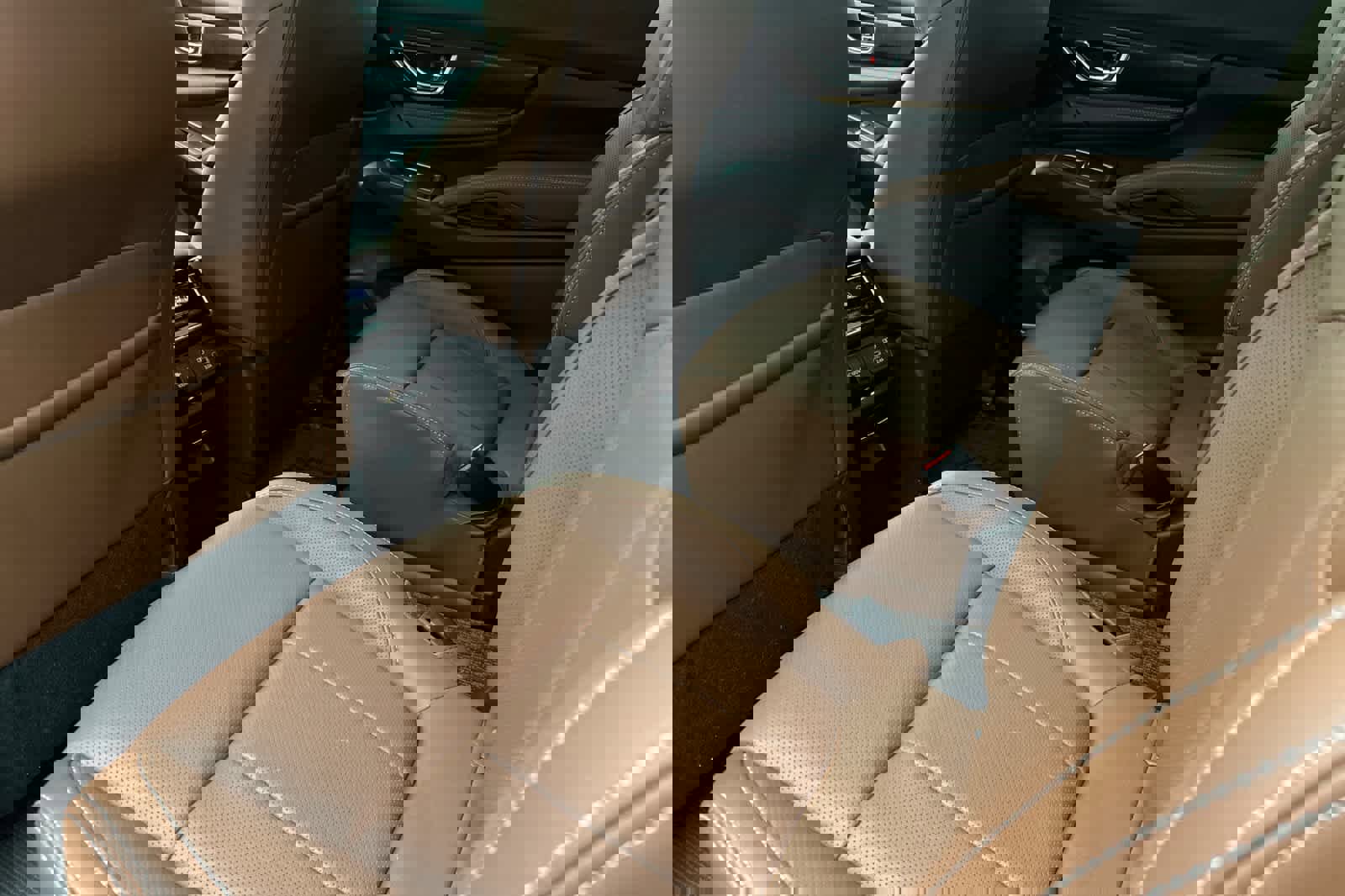 Used 2023 Subaru Ascent Touring image 4