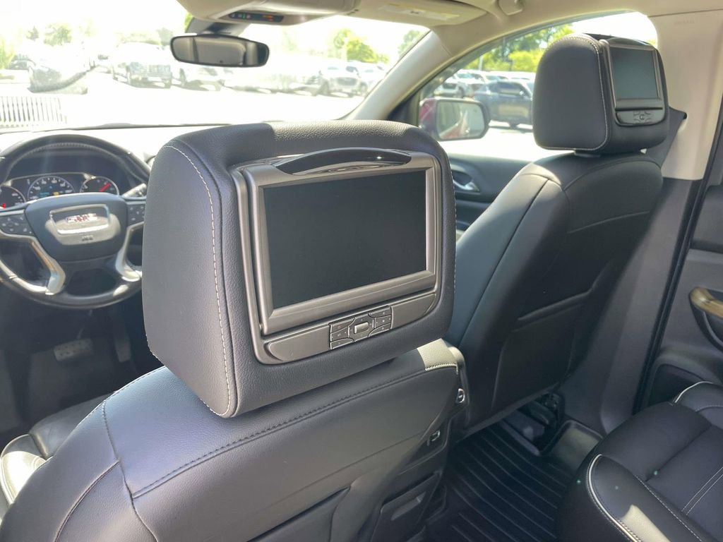 Used 2017 GMC Acadia Denali w/ Technology Package FWD image 12