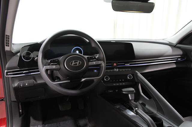 Used 2024 Hyundai Elantra SEL image 6