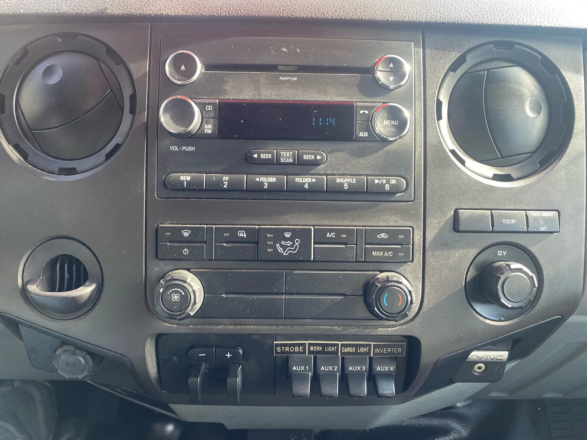 Used 2015 Ford F550 4x4 Regular Cab Super Duty image 14