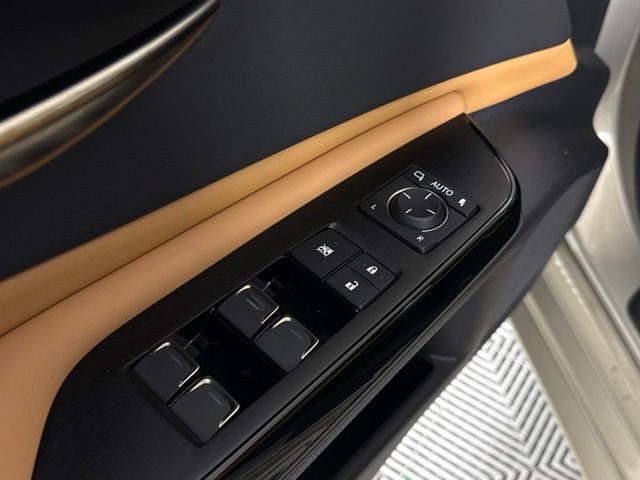Used 2025 Lexus ES 350 w/ Premium Package FWD image 30