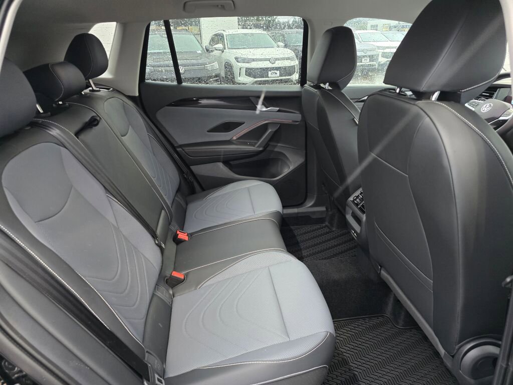 New 2026 Volkswagen Tiguan SE image 30