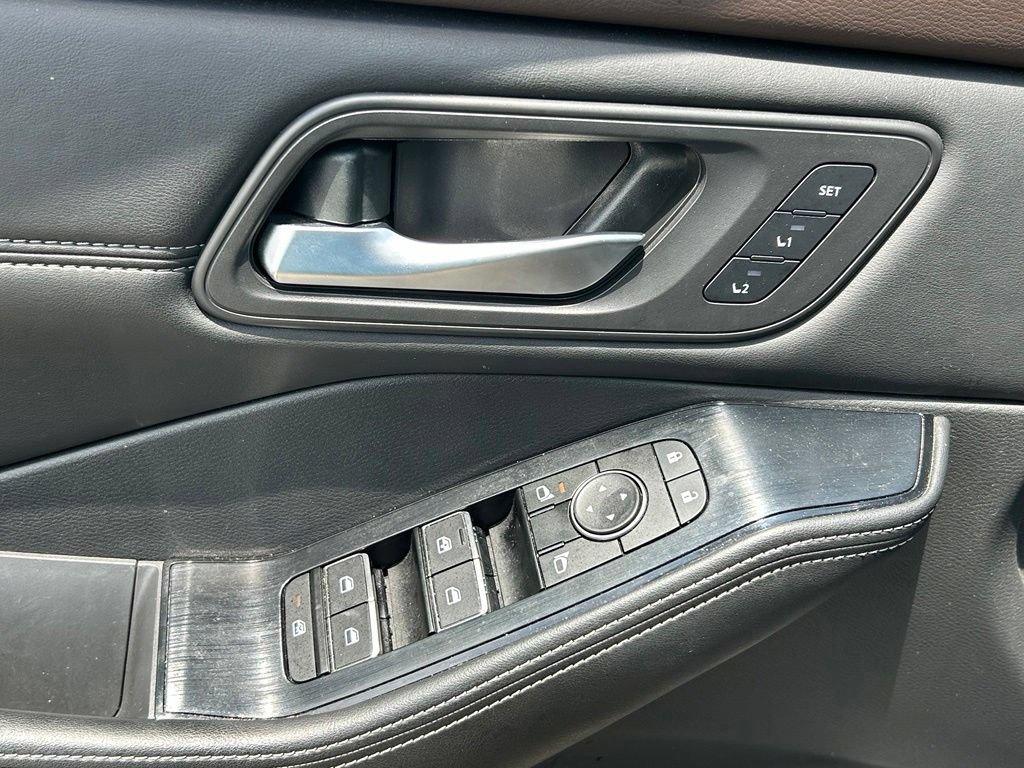 Used 2023 Nissan Rogue SL w/ SL Premium Package FWD image 19