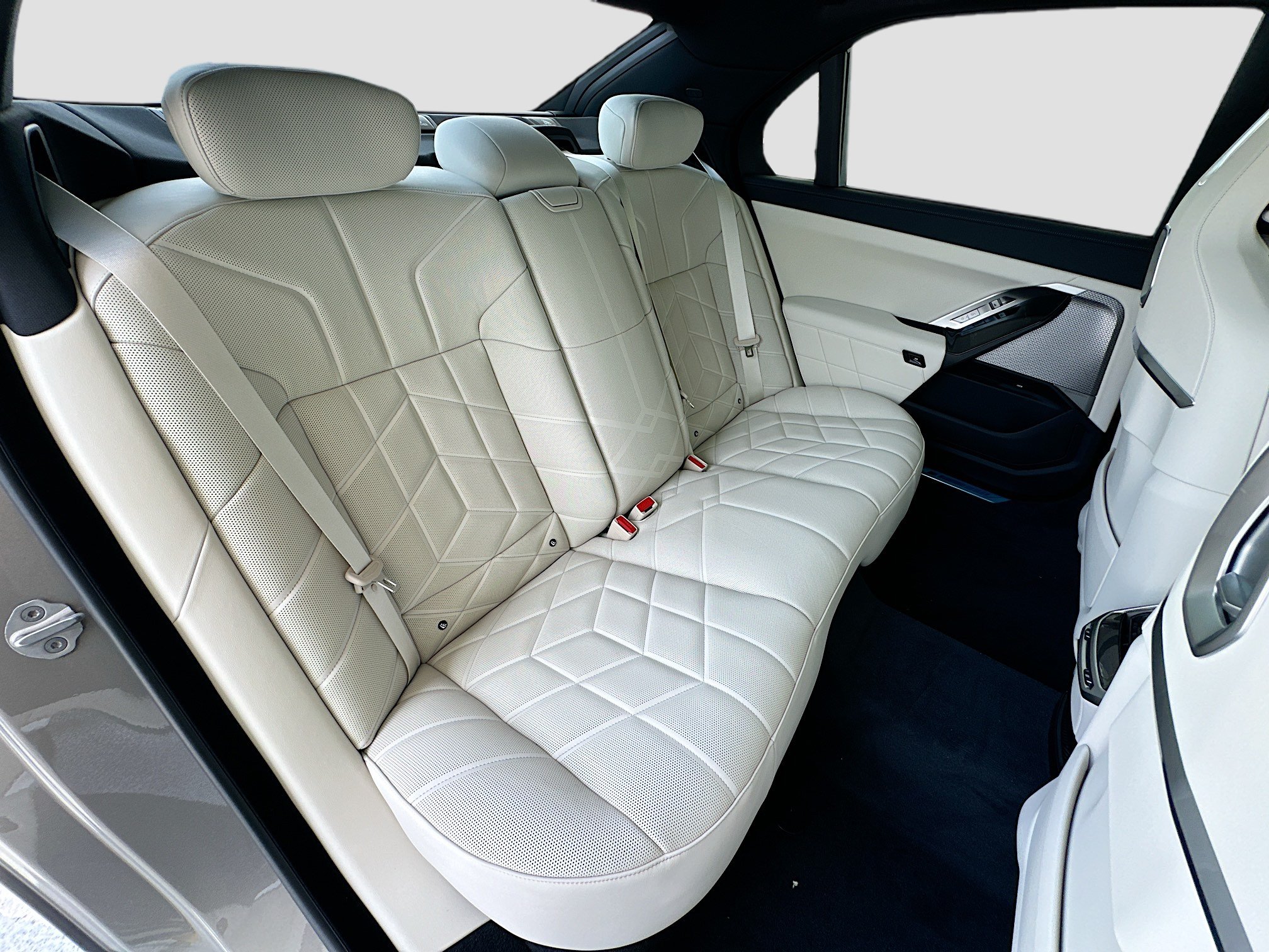 New 2026 BMW 750e xDrive AWD/4WD image 22