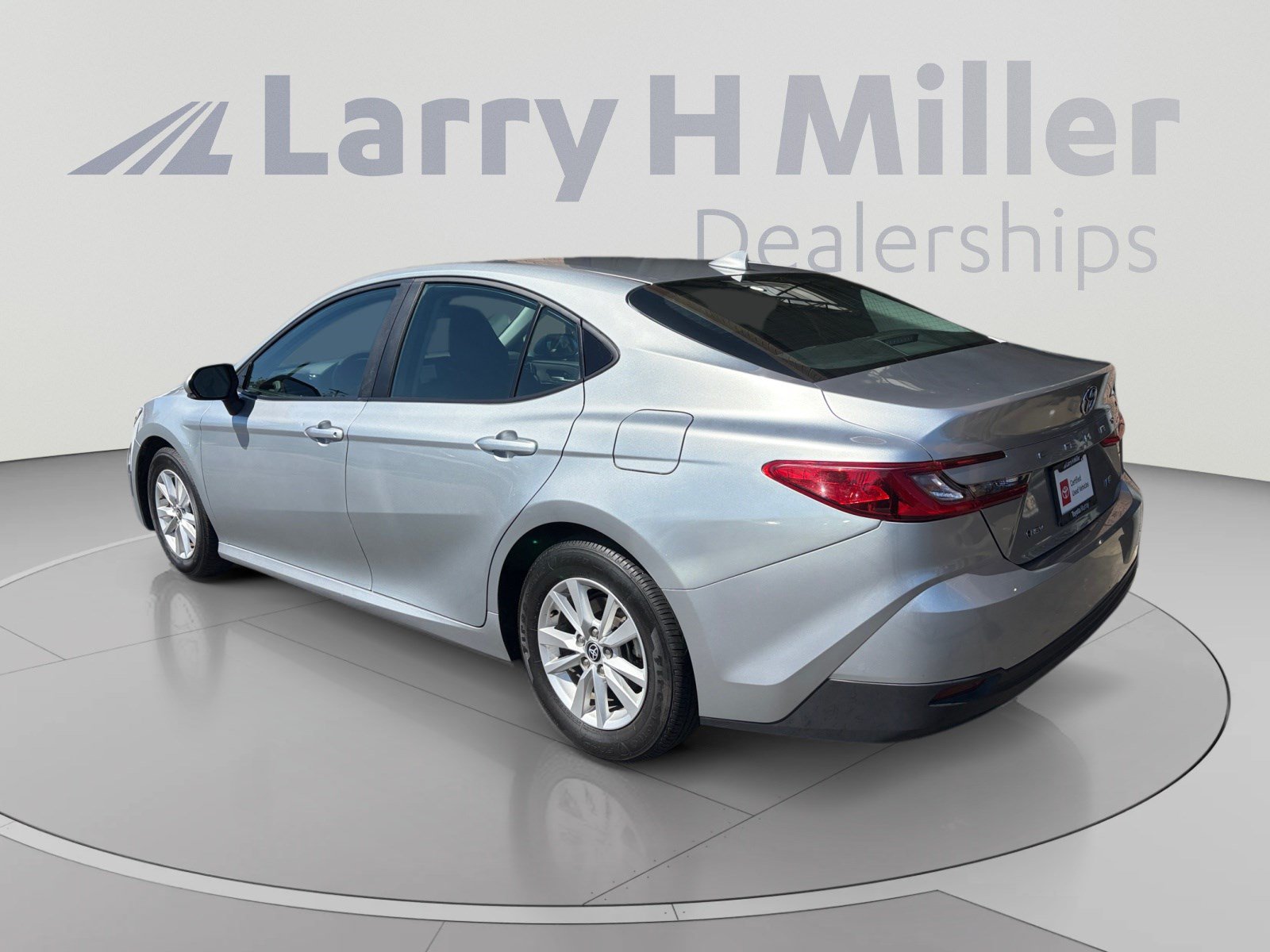 Used 2025 Toyota Camry LE FWD image 3