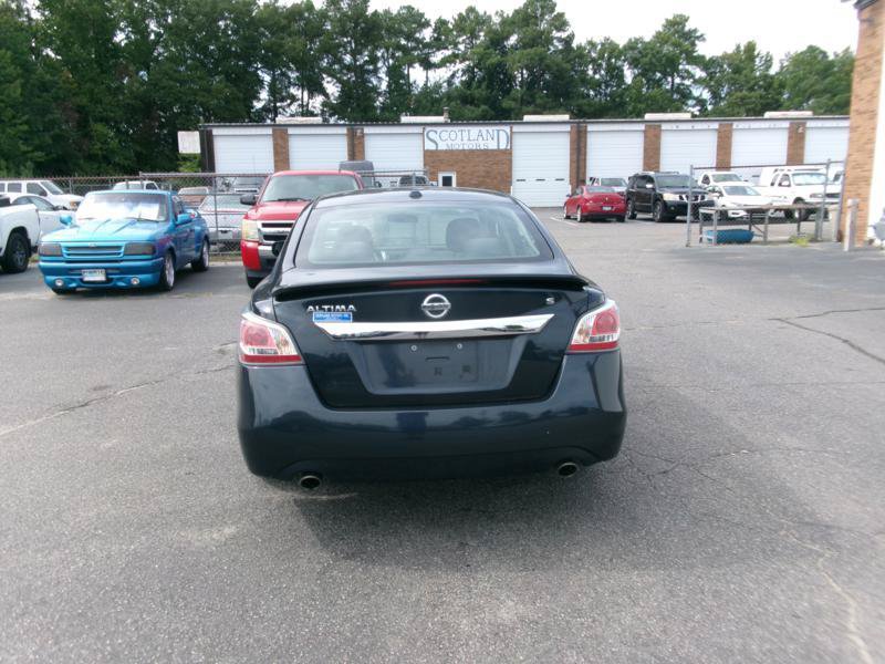 Used 2015 Nissan Altima 2.5 S w/ Sport Value Package FWD image 7