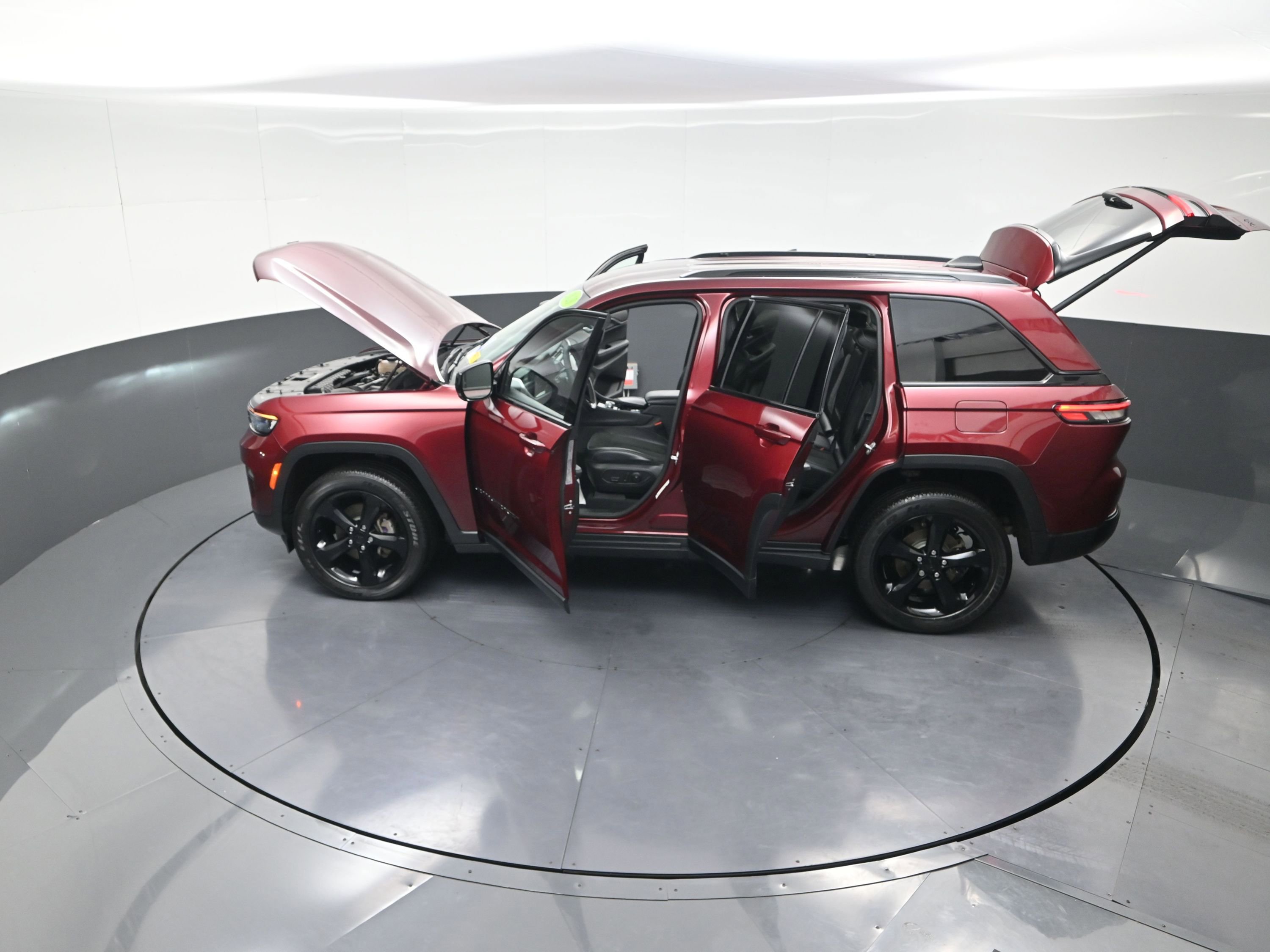 Used 2023 Jeep Grand Cherokee Altitude image 15